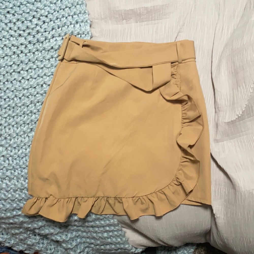 Super cute and flirty Ruffle mini size 2